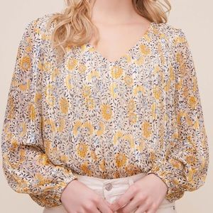 ASTR The Label Pleated V Neck Floral Top